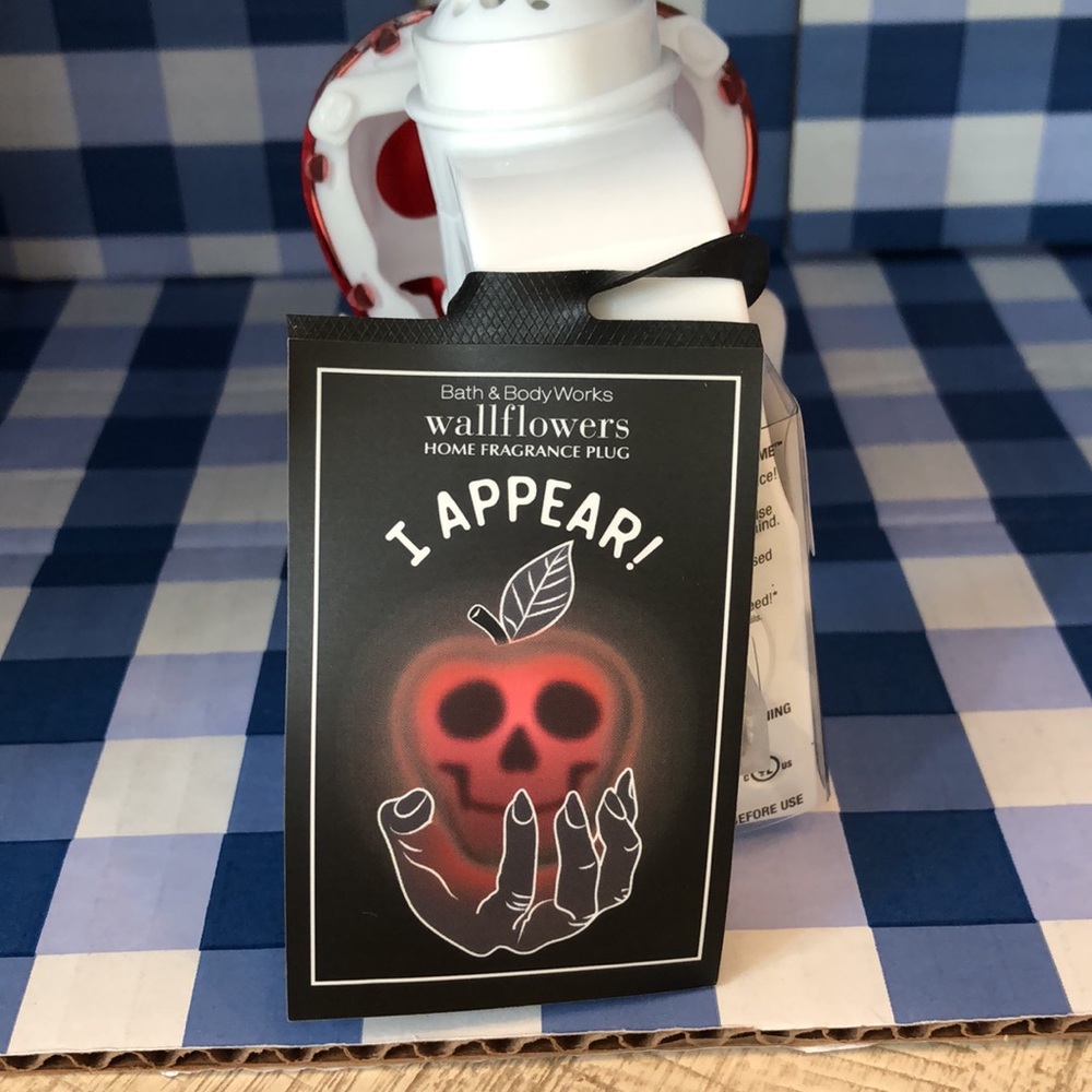 RETIRED Bath & Bodywork’s Forbidden Apple Wallflower Nightlight Halloween 2022 - Picture 3 of 7